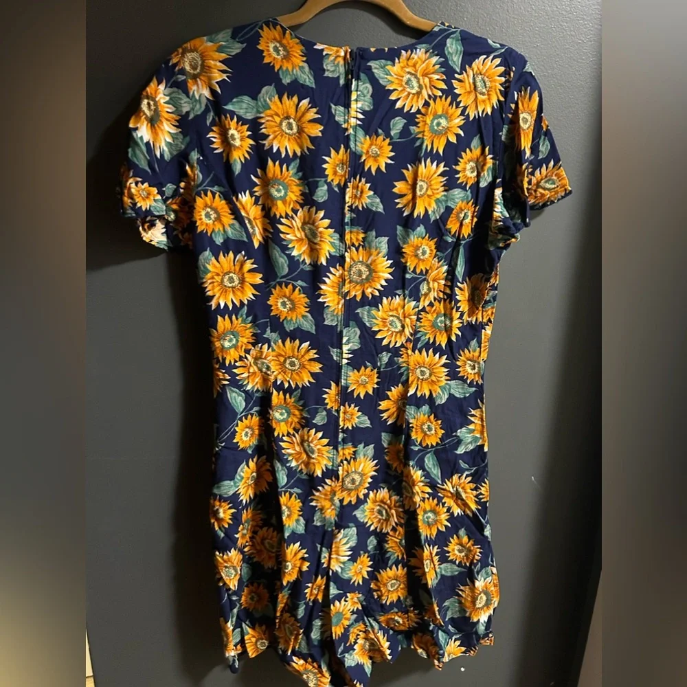 Adorable sunflower print vintage romper - Picture 6 of 8